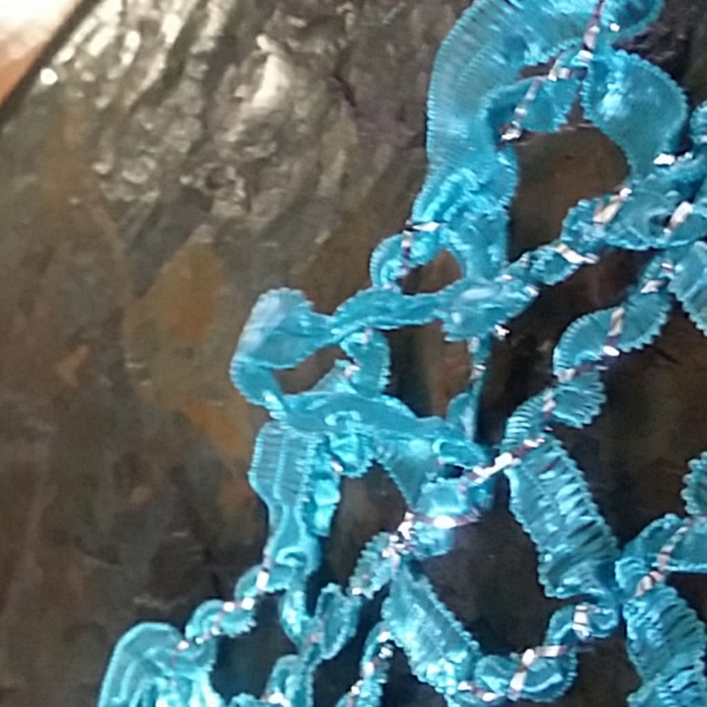 Beautiful Hand Made Scarf - Picture 4 of 4